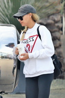 naya-rivera-out-shopping-for-furniture-in-west-hollywood-01-29-2019-9